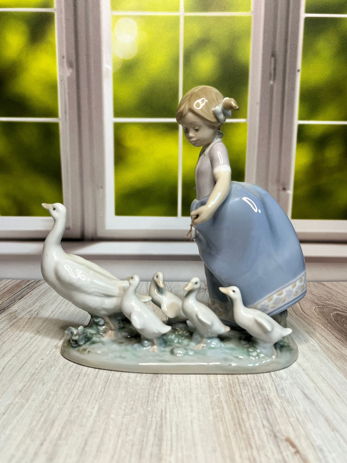 Lladro Hurry Now #5503 *Minor Flaw*