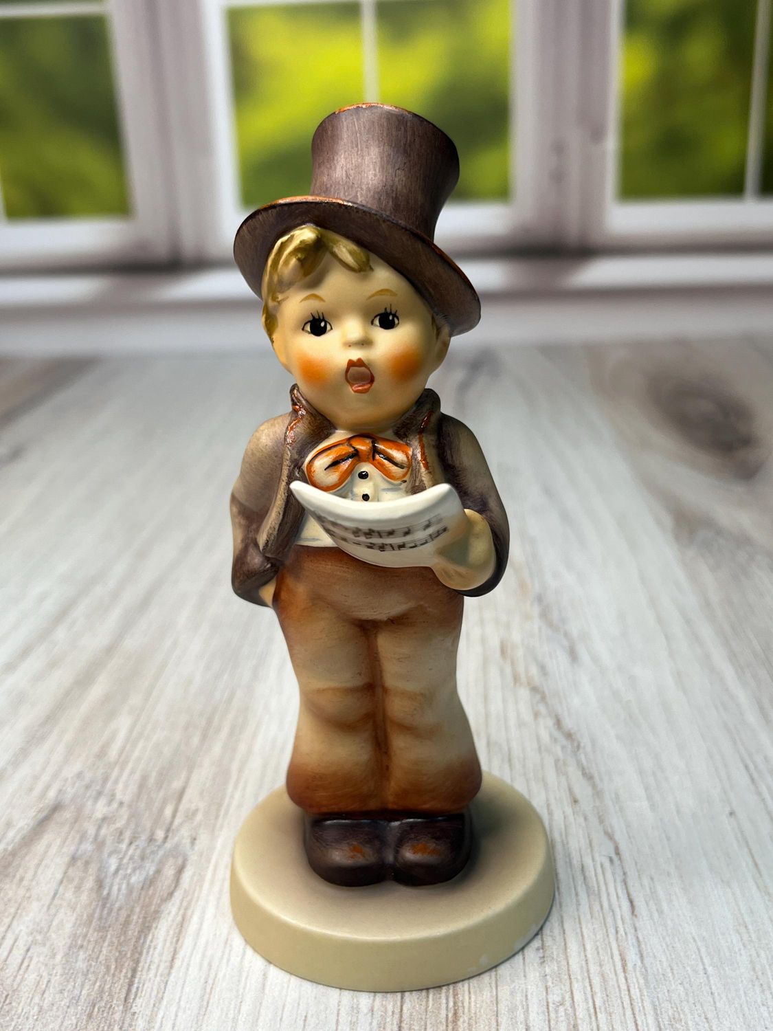 Hummel Street Singer #131 TMK6