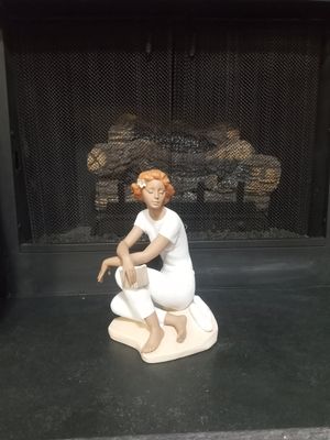 Lladro "Poetic Interlude" #01012410 Lladro "Poetic Interlude" #01012410