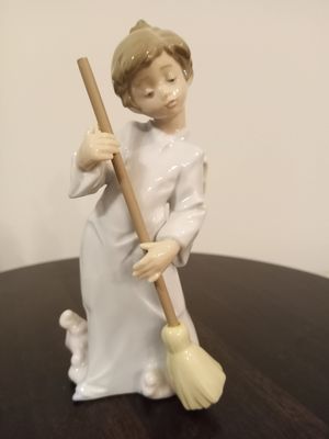 Lladro "Sweeping Away the Clouds" #5726