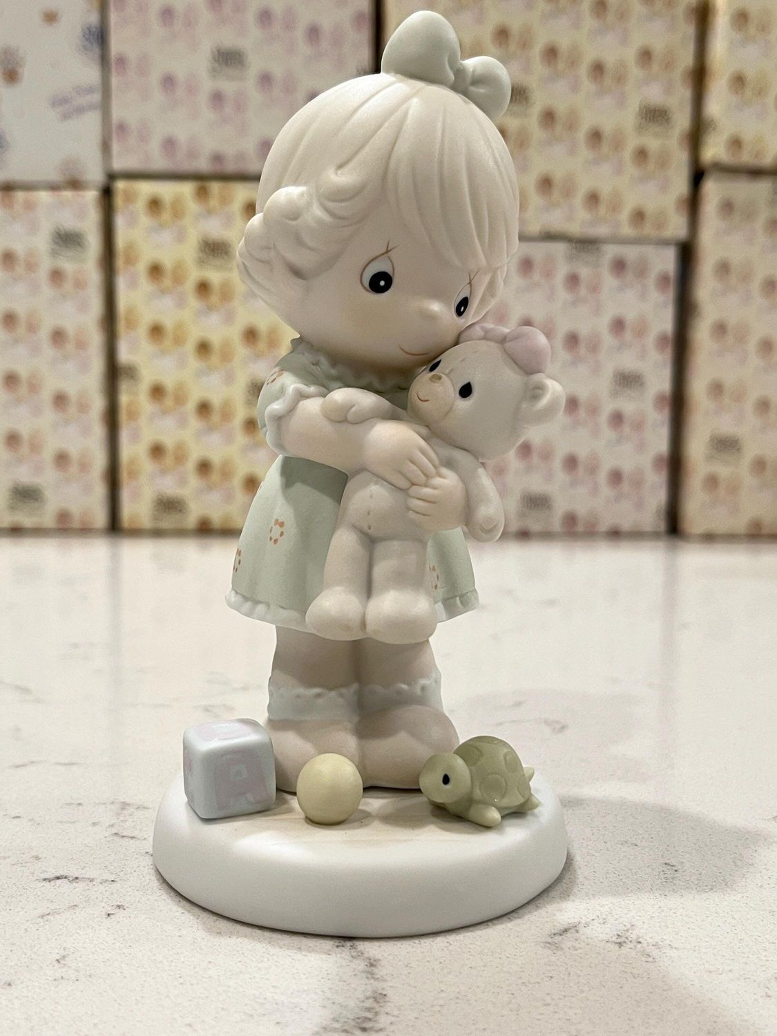 Precious Moments Loving 1993 Members Figure PM932