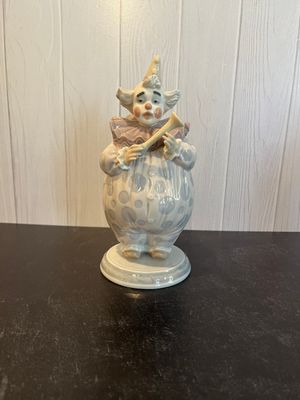 Lladro The Show Begins #6938 Clown with Horn