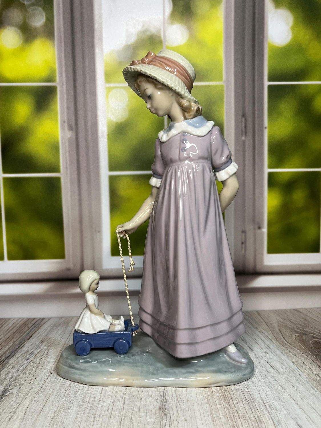 Lladro Girl with Toy Wagon #5044