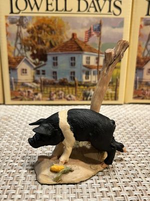 Lowell Davis Collection "Itching Post" #225037