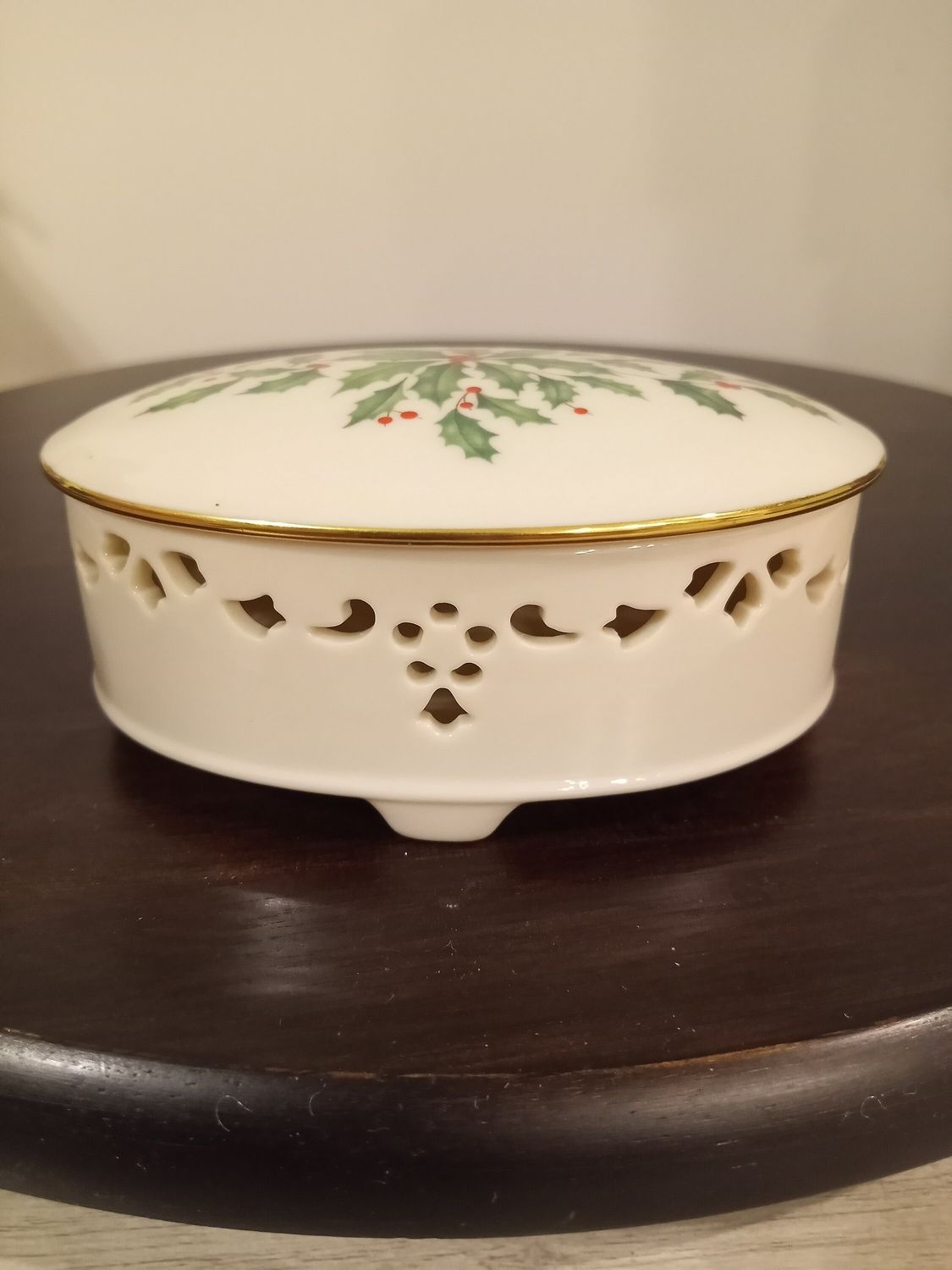 Lenox &quot;Holiday&quot; trinket box
