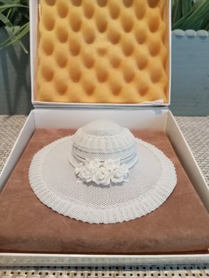 Lladro &quot;Pamela Hat&quot;