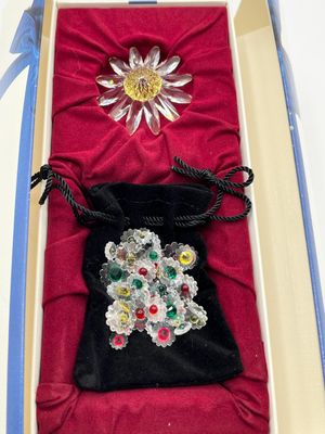 Swarovski Renewal Marguerite Flower w/Mini Flowers #008612