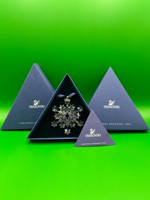 Swarovski 2004 Clear Christmas Ornament #9445-200-401 Swarovski 2004 Clear Christmas Ornament #9445-200-401