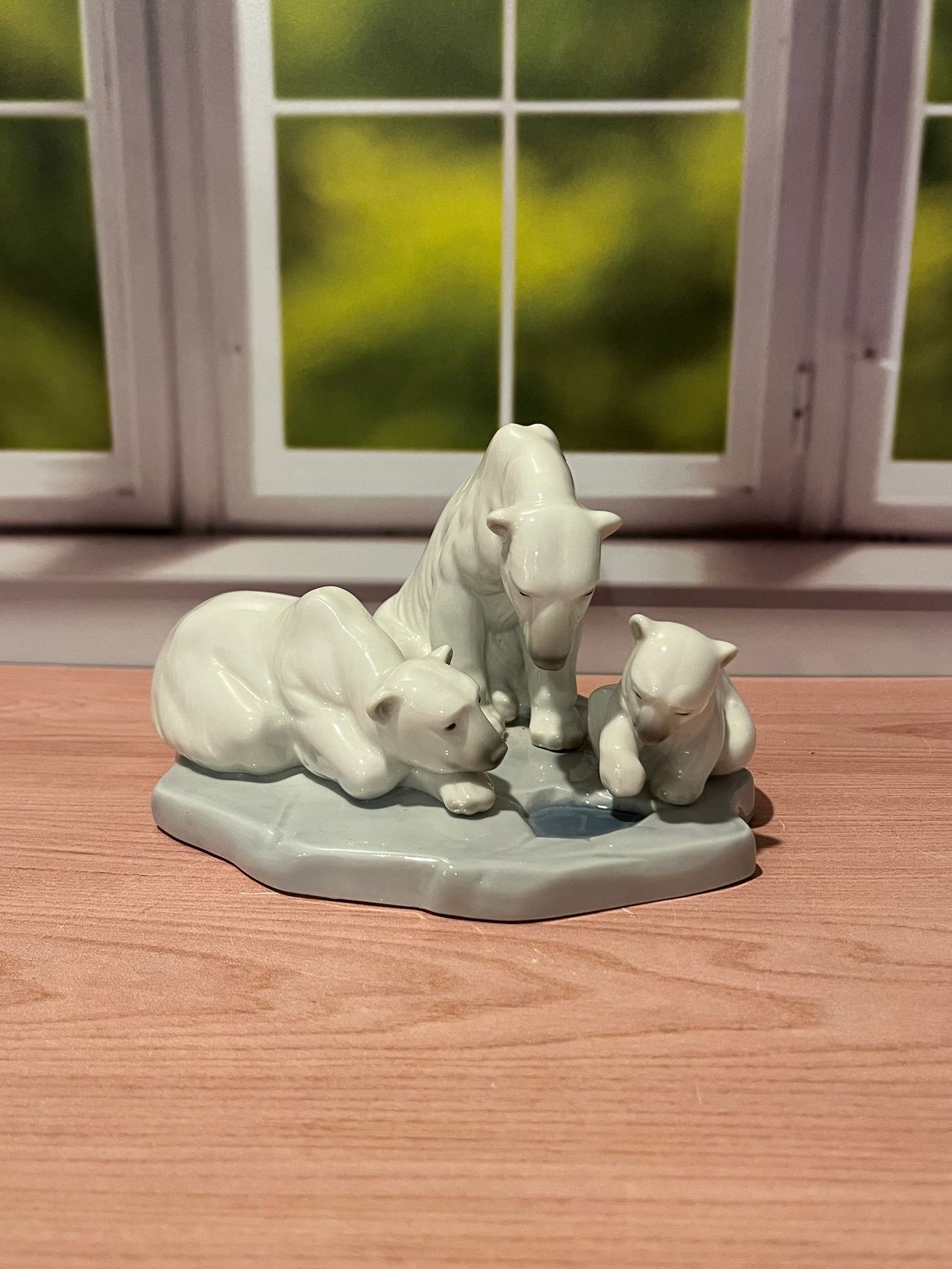 Lladro Bearly Love #1443 Polar Bear Family