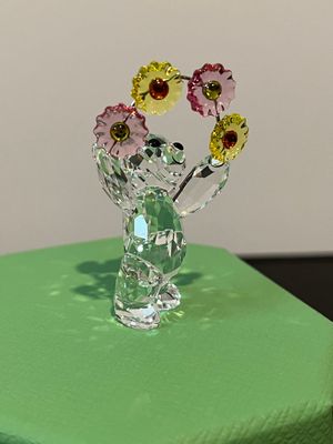 Swarovski Kris Bear Springtime Feelings Online Exclusive #5619235 Swarovski Kris Bear Springtime Feelings Online Exclusive #5619235
