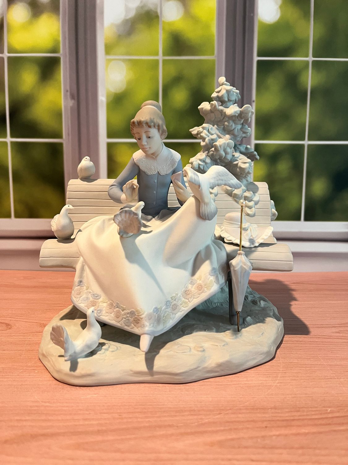Lladro Feeding the Pigeons #5428 Matte Finish