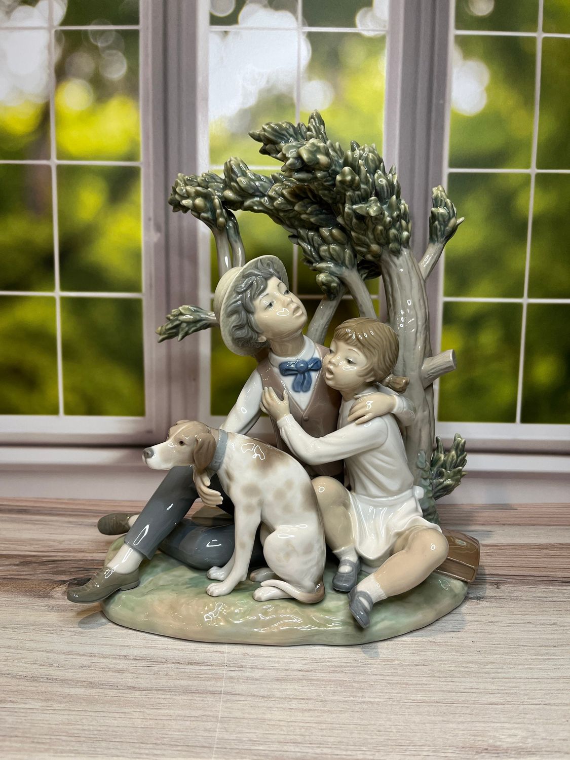 Lladro Looking for Refuge #4891 Lladro Looking for Refuge #4891