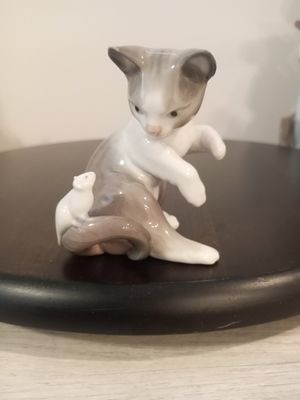 Lladro "Cat and Mouse" #5236 Lladro "Cat and Mouse" #5236