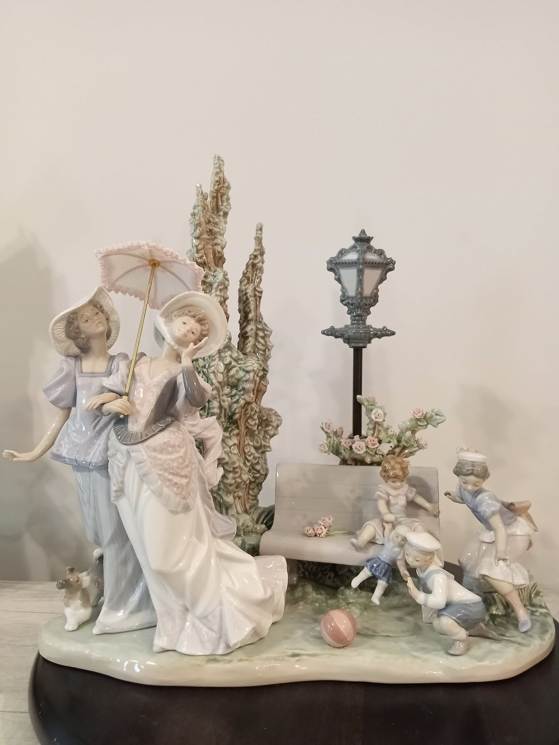 Lladro &quot;A Stroll in the Park&quot; #1519