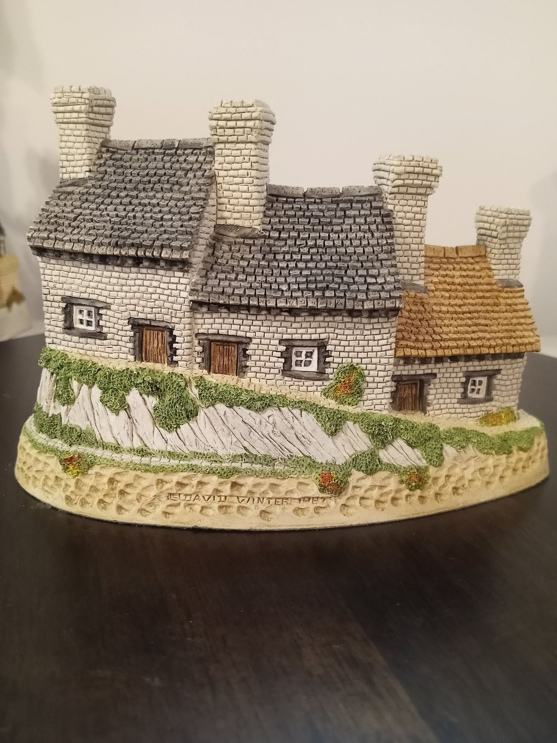 David Winter Cottage&#39;s Miner&#39;s Row
