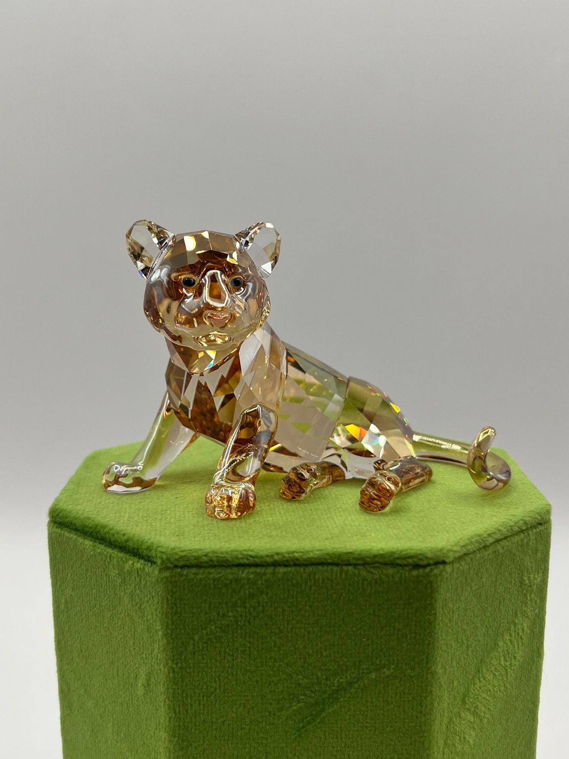 Swarovski Tiger Cub Sitting #1016678 *Artist Signed* Swarovski Tiger Cub Sitting #1016678 *Artist Signed*