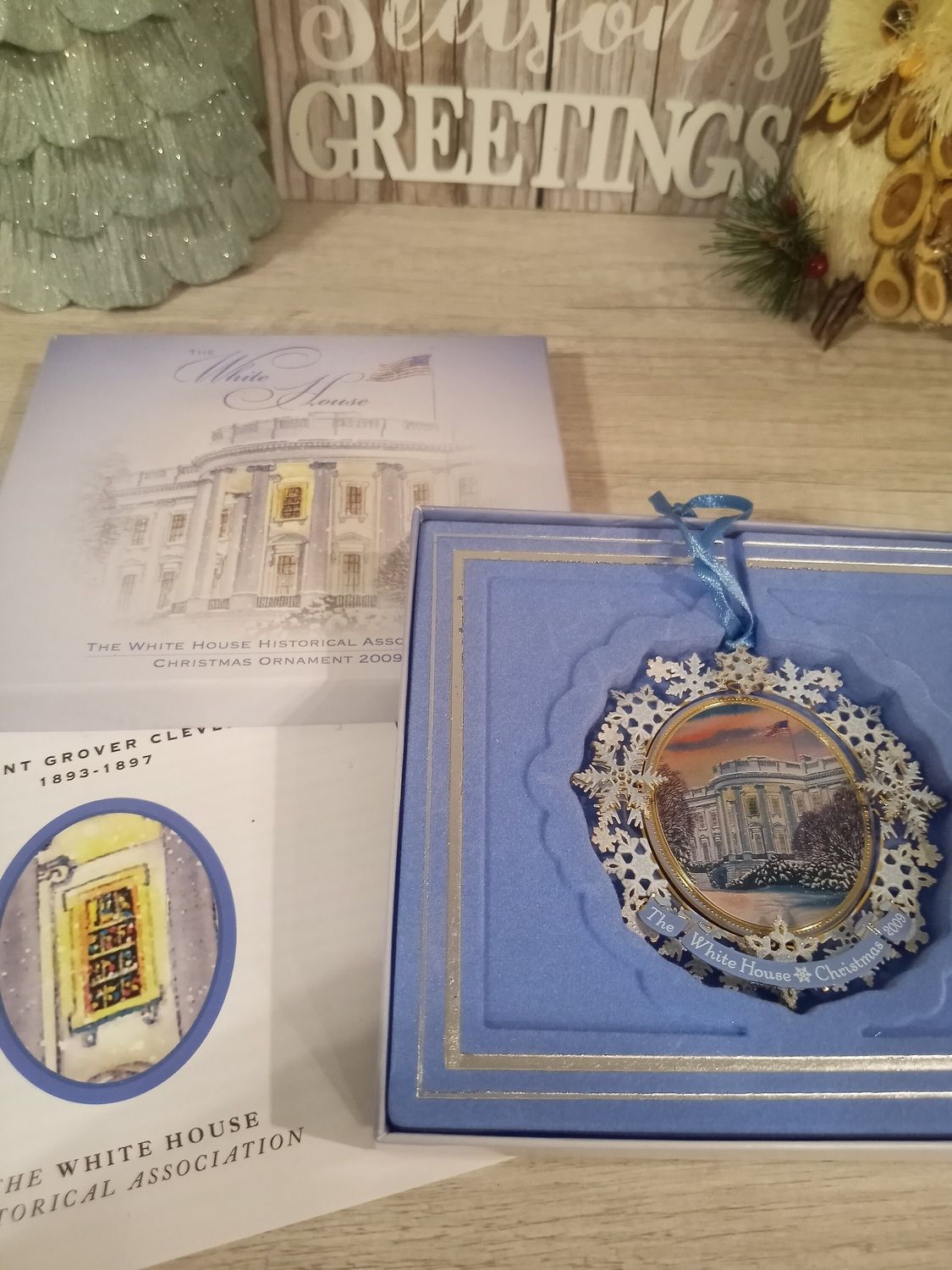 White House 2009 White Christmas ornament