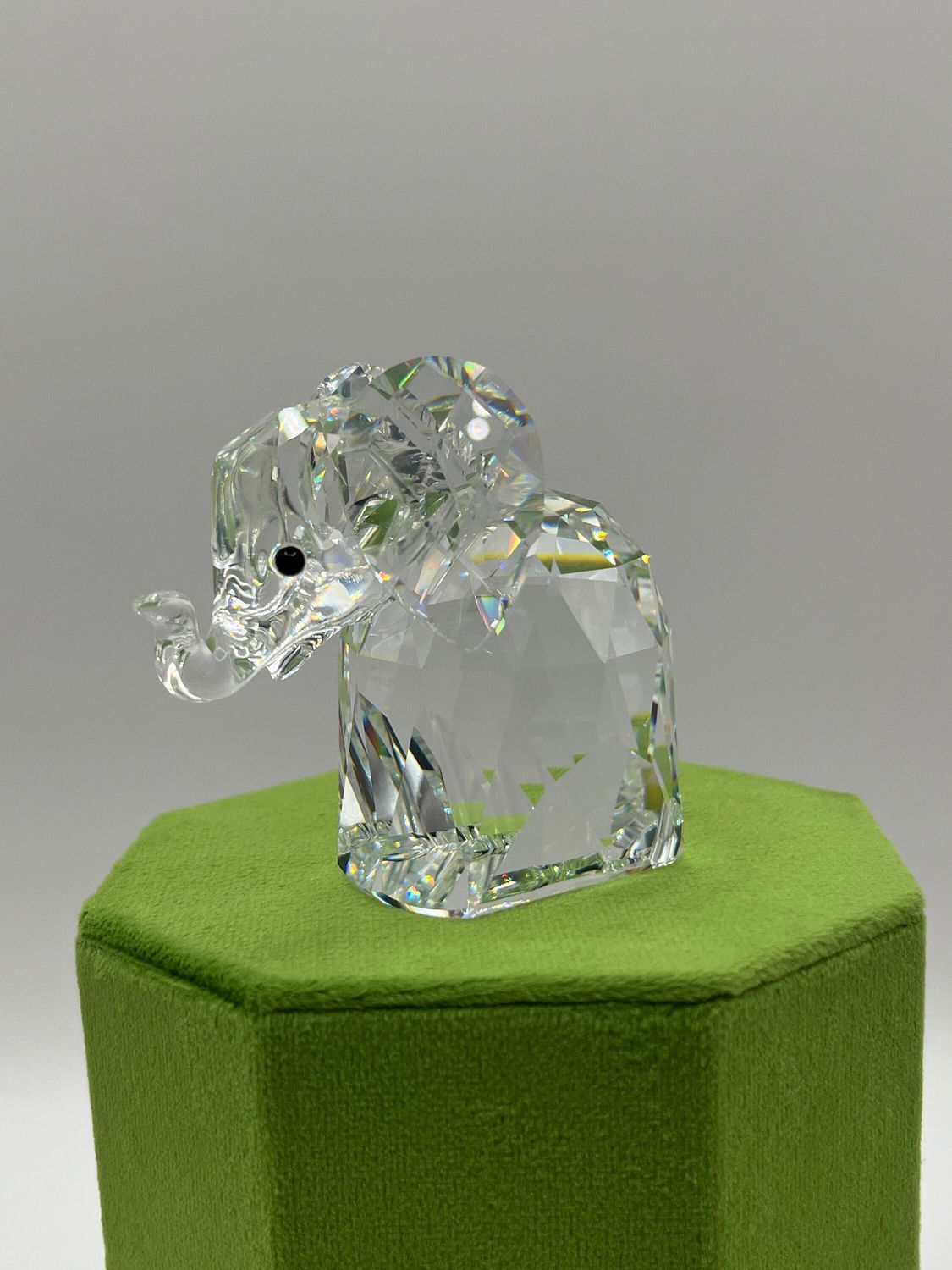 Swarovski Large Elephant w/metal tail #7640-055 Swarovski Large Elephant w/metal tail #7640-055