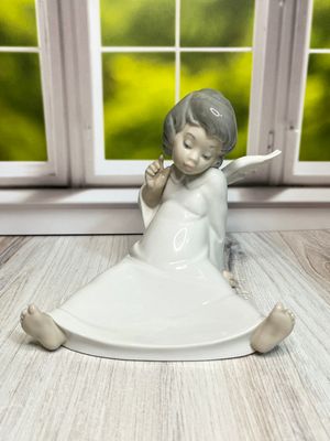 Lladro Cherub Wondering #4962