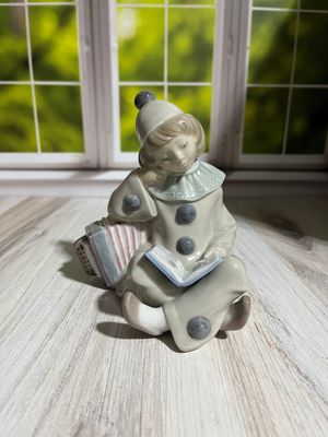 Lladro Girl Pierrot with Accordion #1178 Lladro Girl Pierrot with Accordion #1178