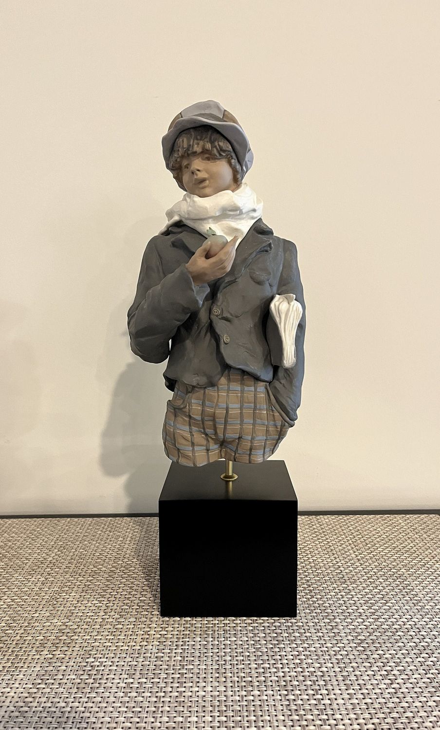 Lladro Goyesca Apple Seller #1752 Limited Edition