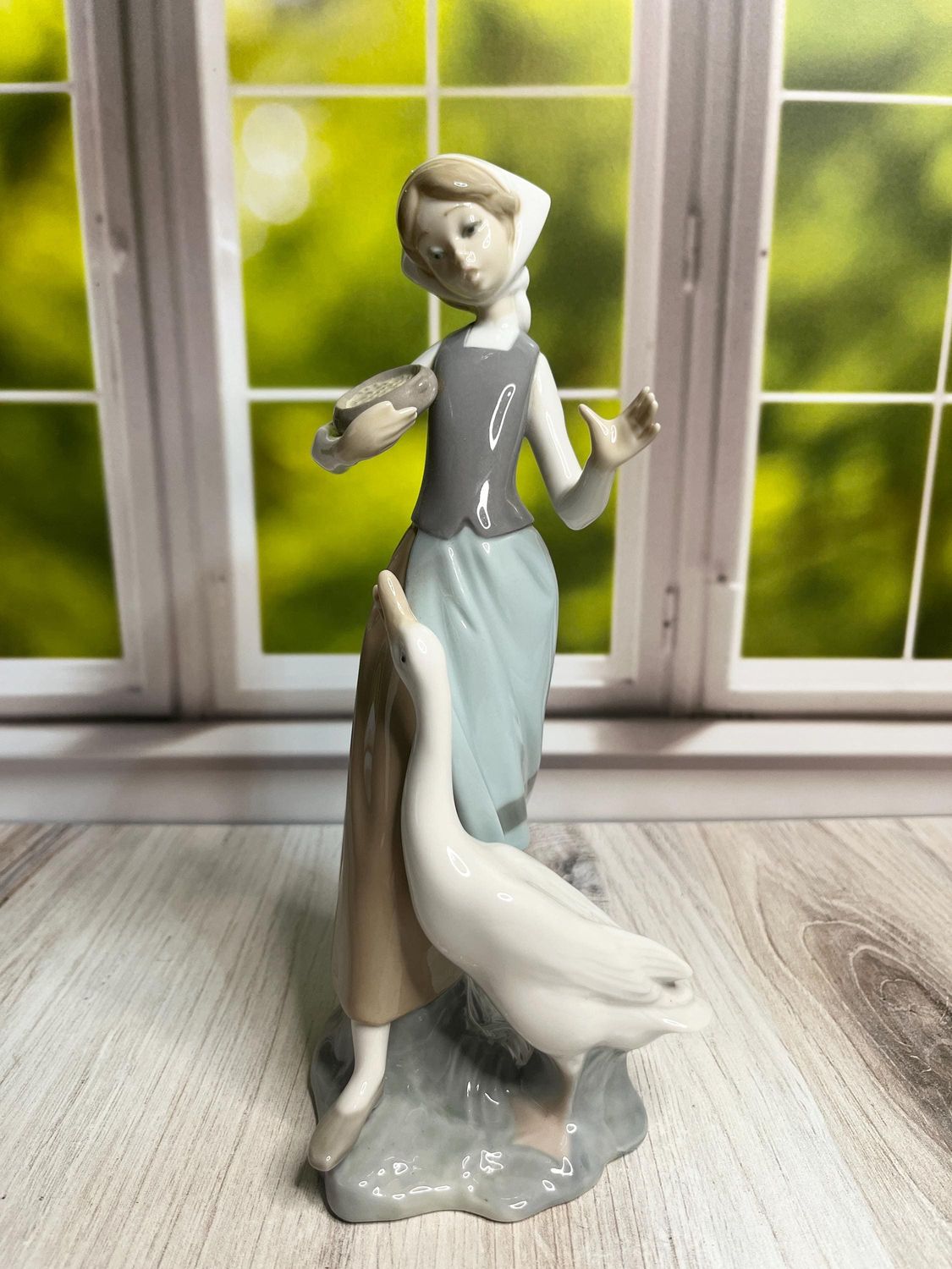 Lladro Girl with Duck #1052