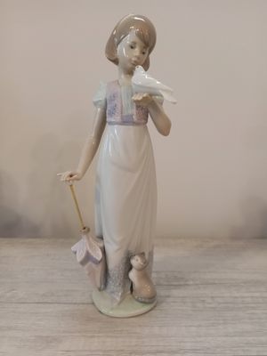 Lladro "Summer Stroll" #7611 Lladro "Summer Stroll" #7611