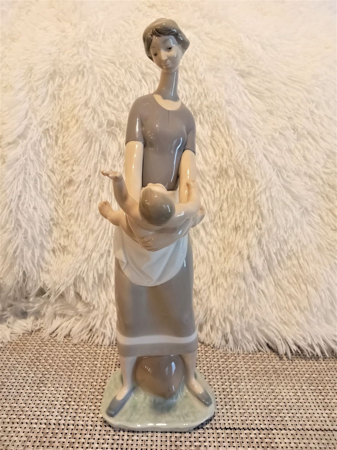 Lladro &quot;Motherhood&quot; #4575