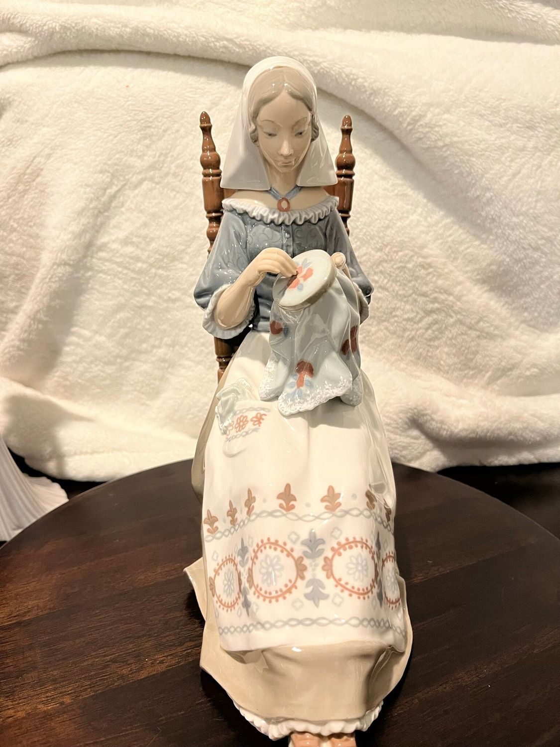 Lladro Lady Embroiderer #4865 Lladro Lady Embroiderer #4865