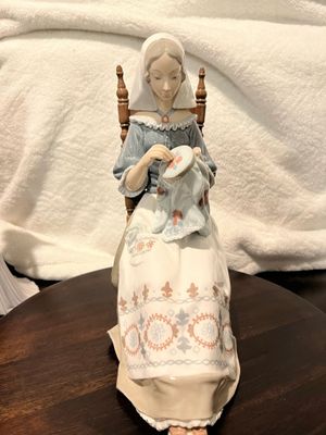 Lladro Lady Embroiderer #4865 Lladro Lady Embroiderer #4865