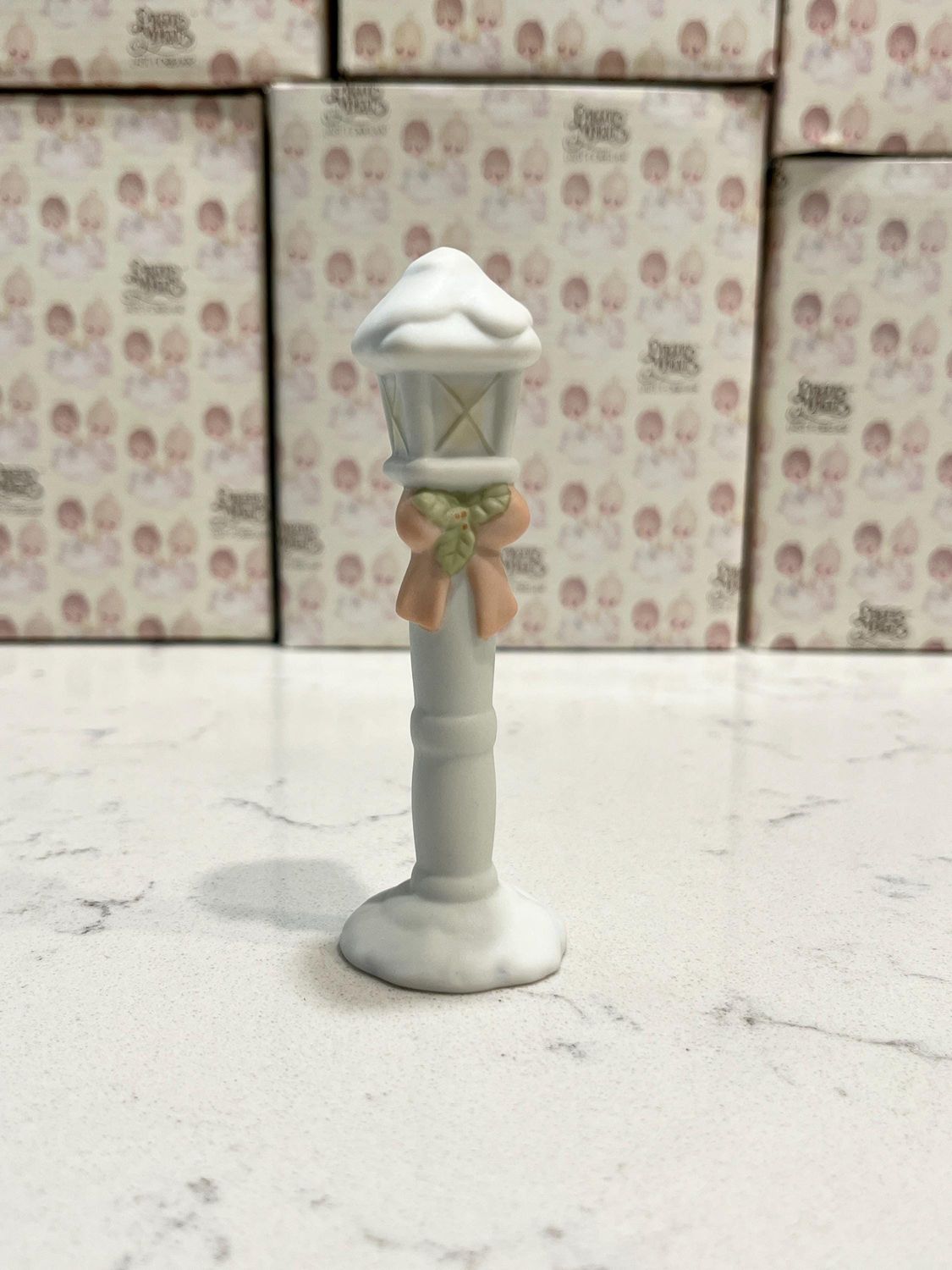 Precious Moments Sugar Town lamp Post Figure #529559