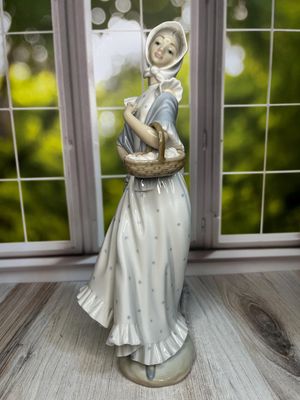 Lladro NAO The Florist #204