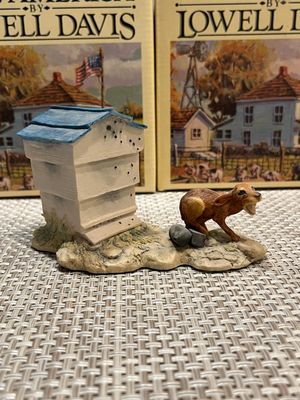 Lowell Davis Collection "Making a Beeline" #225274