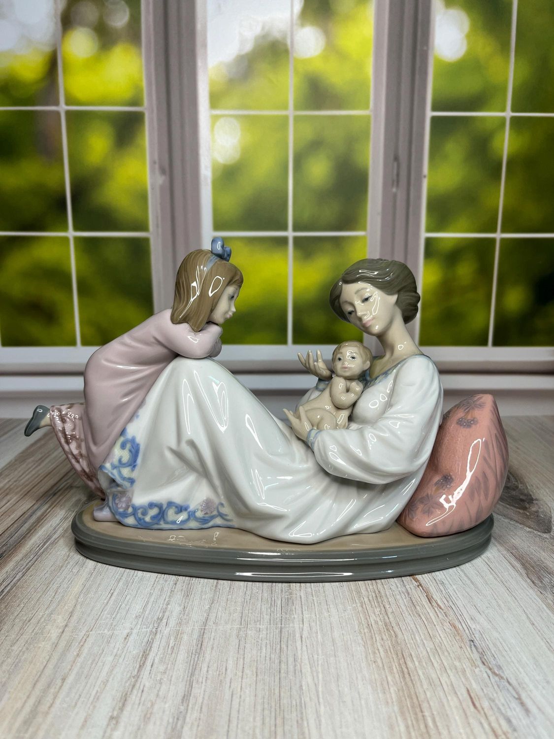 Lladro Latest Addition #1606 Lladro Latest Addition #1606