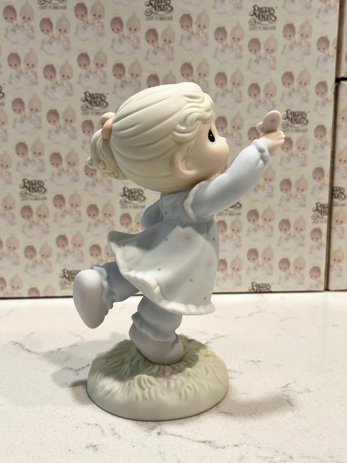 Precious Moments Happiness Is at Our Fingertips #529931 Signed