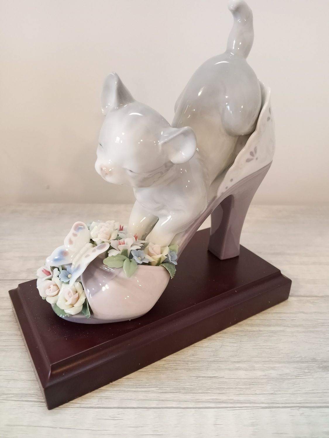 Lladro &quot;A Purr Fect Fit&quot; #6775