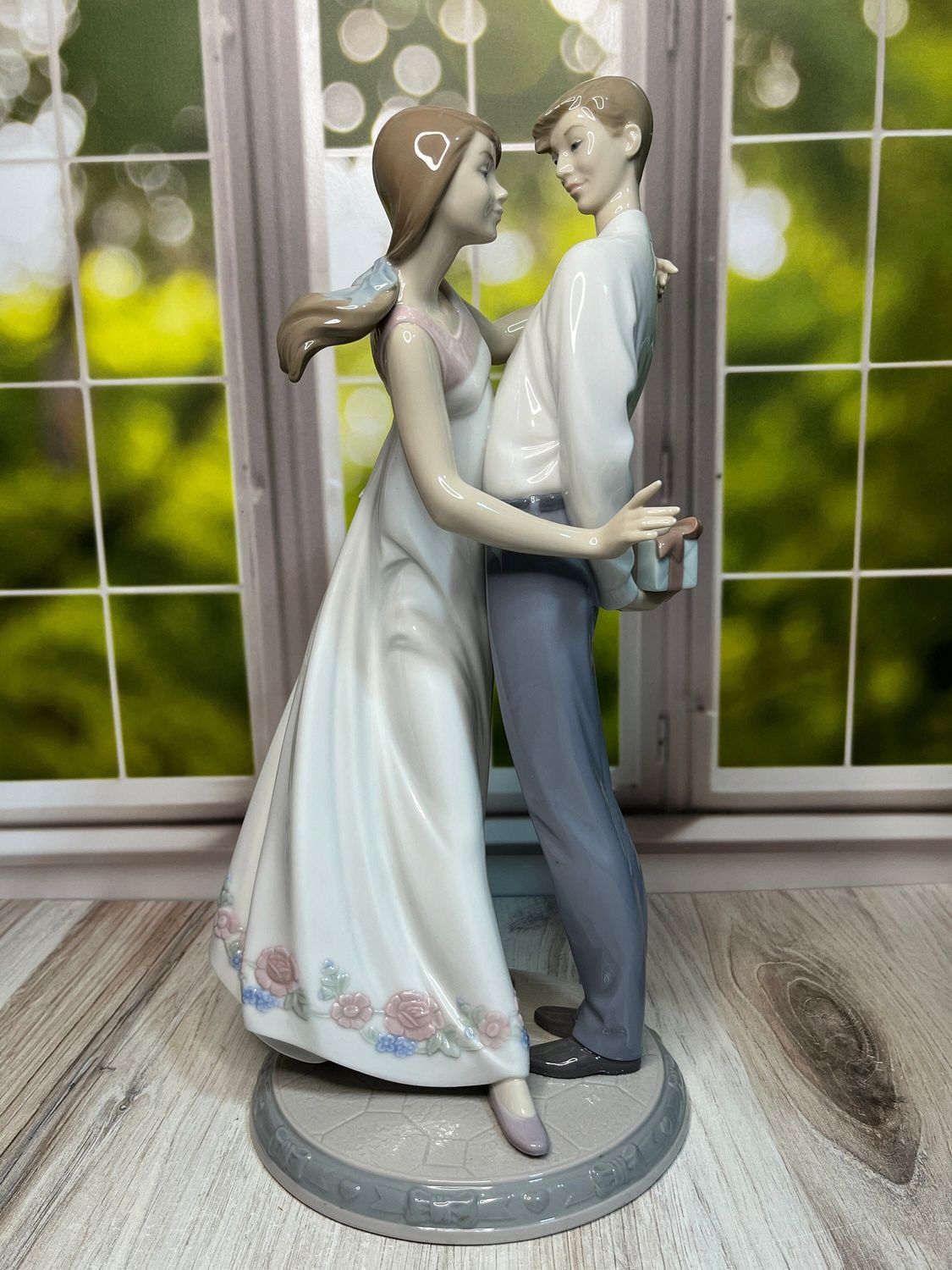 Lladro Love&#39;s Little Surprises #6746