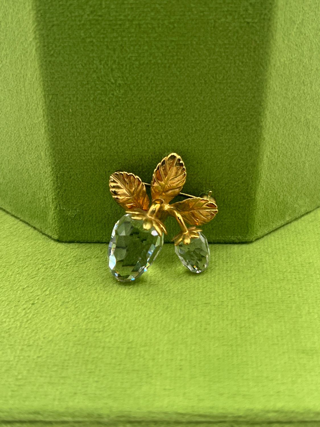 Swarovski Strawberry Pin Crystal Memories #211081 Swarovski Strawberry Pin Crystal Memories #211081