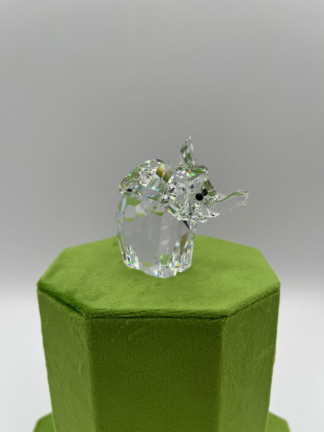 Swarovski Large Elephant w/Frosted Tail #151489 Swarovski Large Elephant w/Frosted Tail #151489