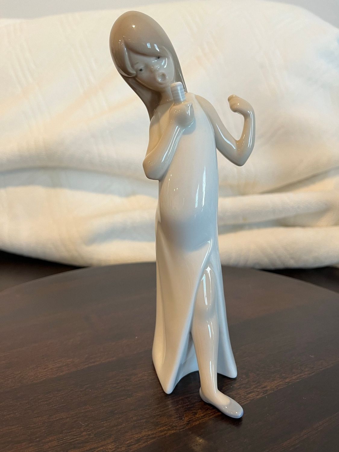 Lladro Girl Singing #4612