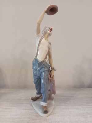 Lladro "Hats Off to Fun" #5765 Lladro "Hats Off to Fun" #5765