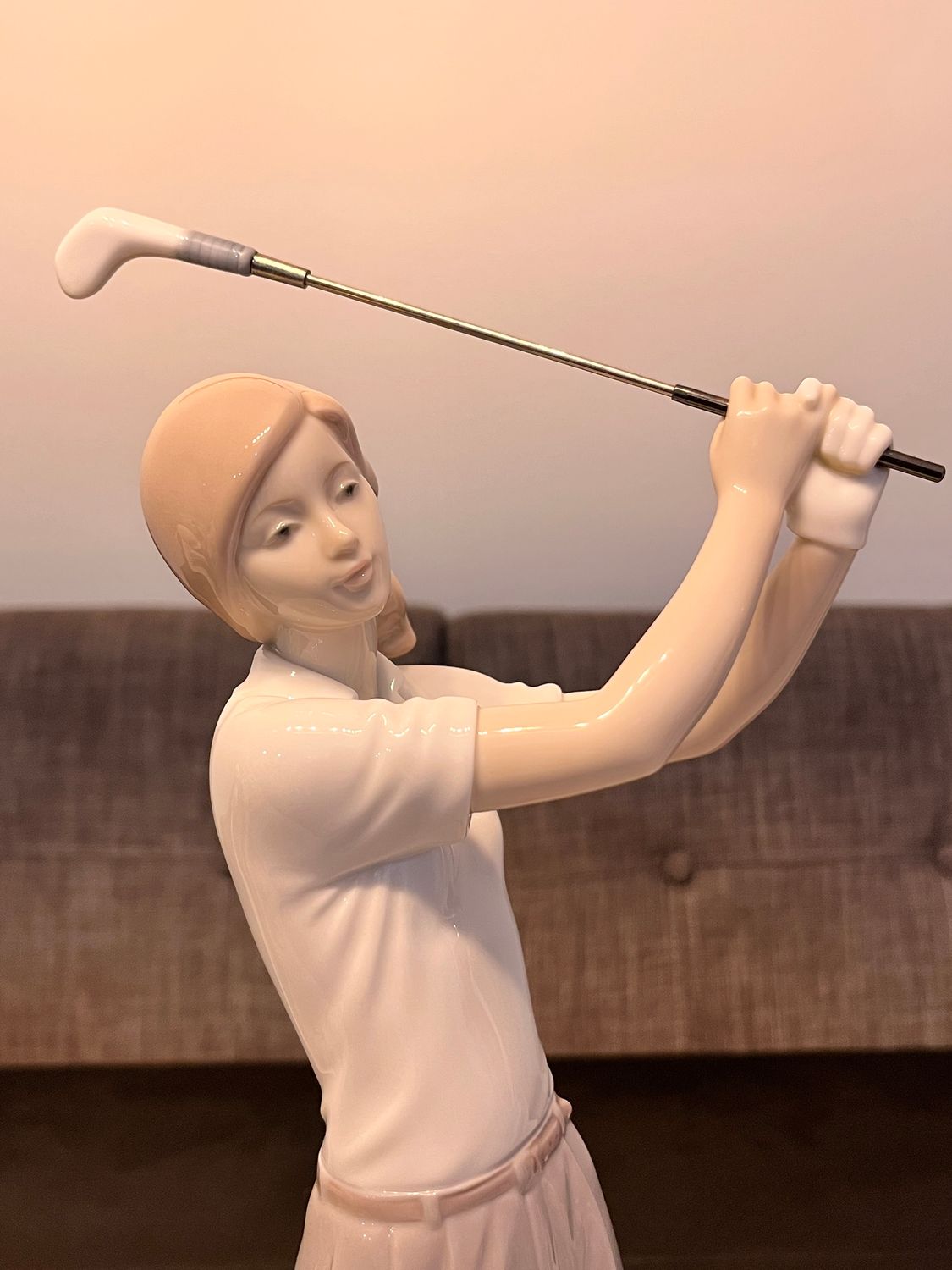 Lladro A Perfect Drive Female Golfer