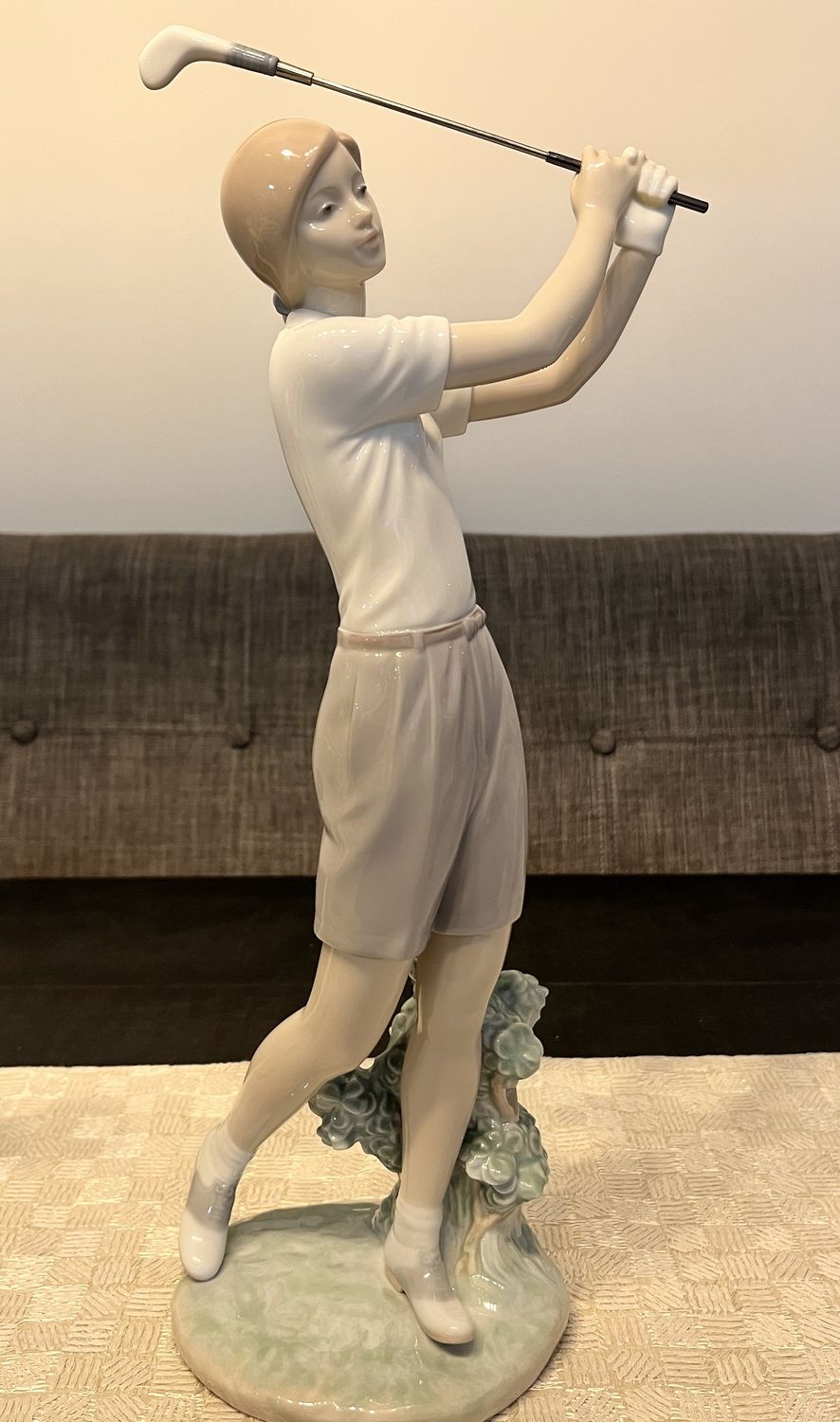Lladro A Perfect Drive Female Golfer