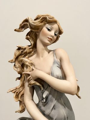 Guiseppe Armani Venus Members Only Figure