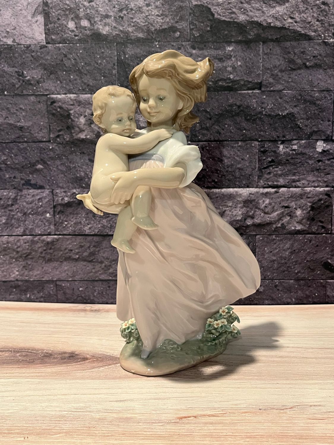 Lladro Playing Mom Lladro Playing Mom