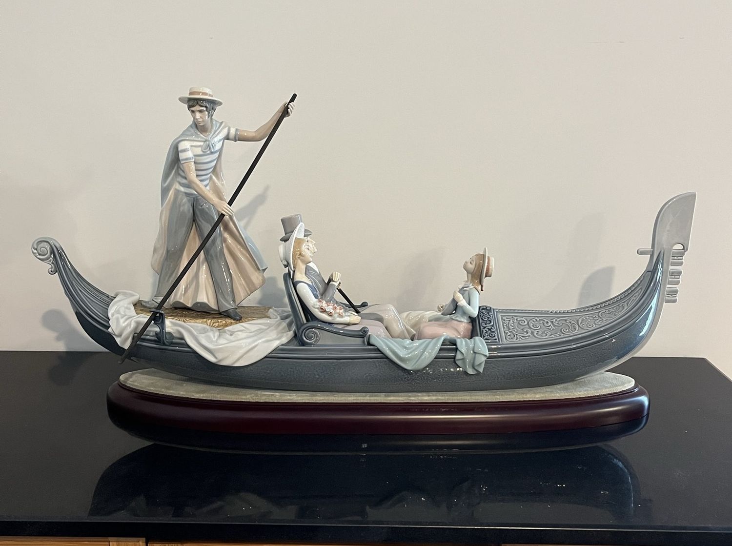 Lladro In The Gondola #1350 Lladro In The Gondola #1350