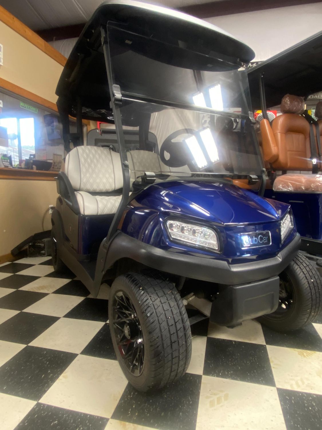 2025 CLUB CAR TEMPO!! LITHIUM, CUSTOM SEATS, UPGRADED DASH & MORE