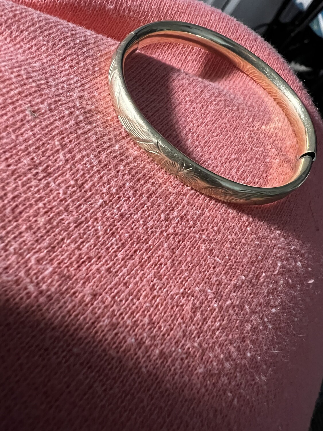 1/20 14 k gold shell kids bangle