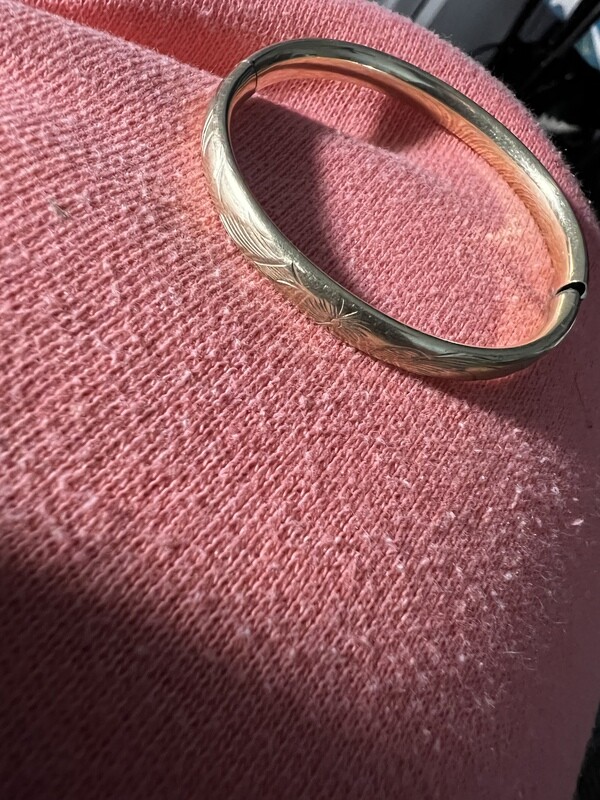 1/20 14 k gold shell kids bangle