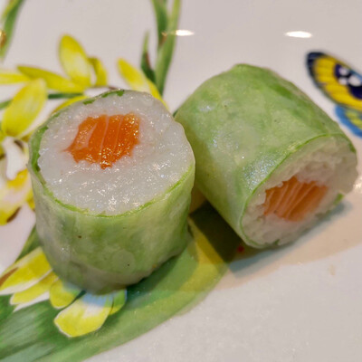 F11. Spring Roll Saumon, Salade, Fromage frais
